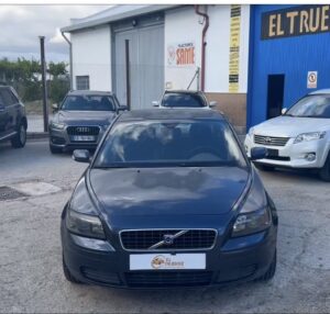 Volvo S40 2.0D 136CV (2006) | 265.000 km | ITV hasta 2027